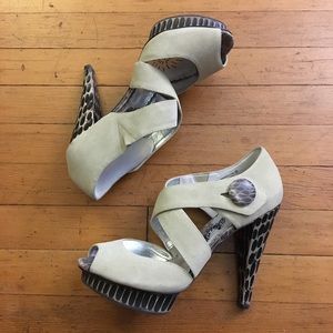 Gorgeous platform peeptoe heel